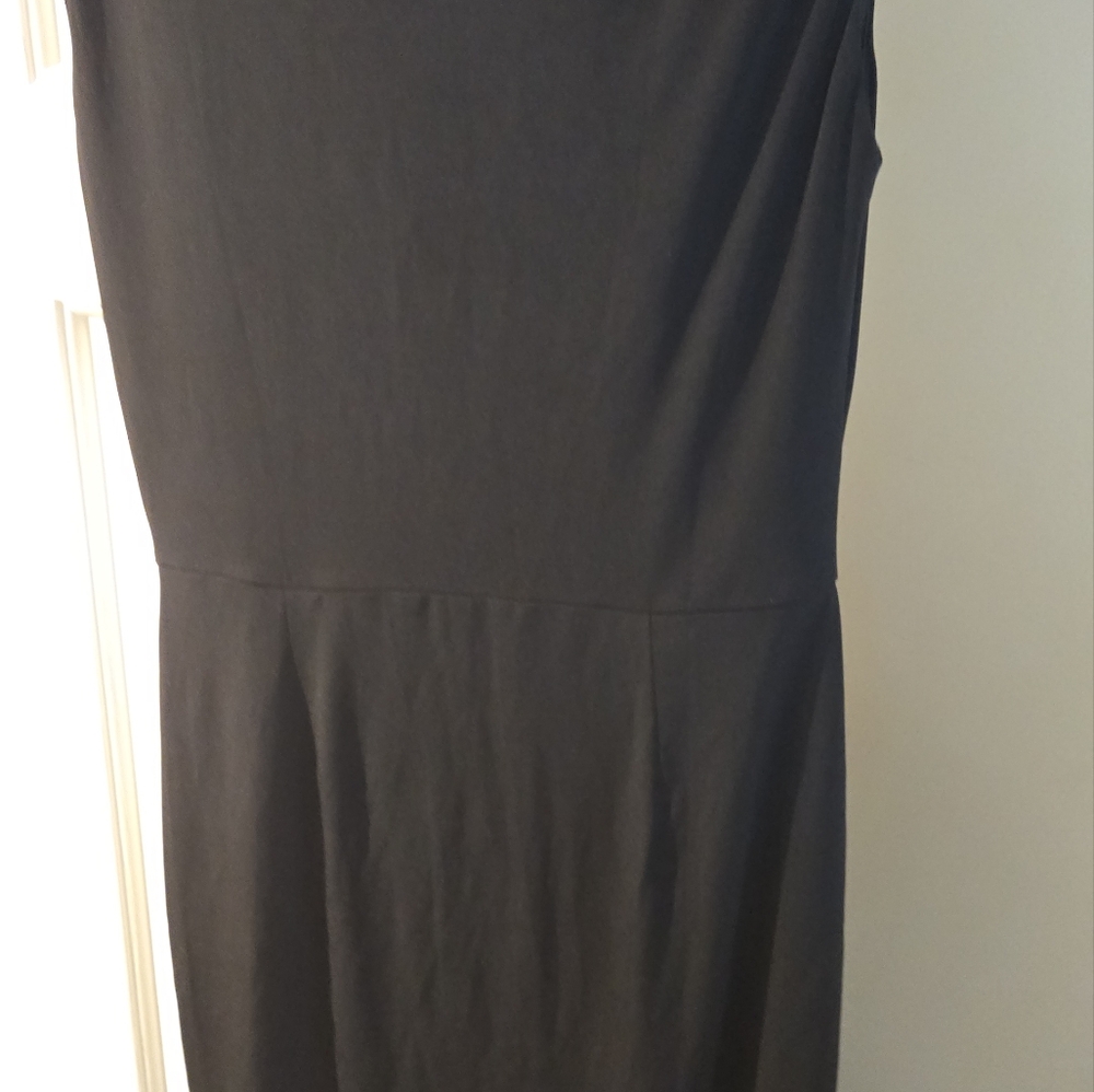 DRESSES - Picture 6 of 16